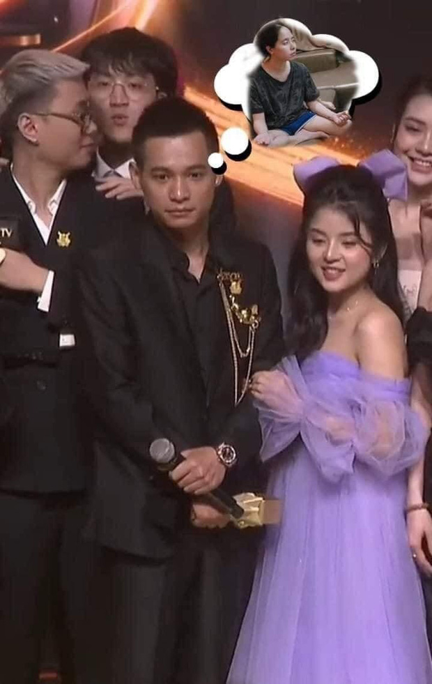 Khoảnh khắc gây tranh cãi: Gái xinh chen lên khoác tay Độ Mixi, biểu cảm của nam streamer khiến nhiều người chú ý-4