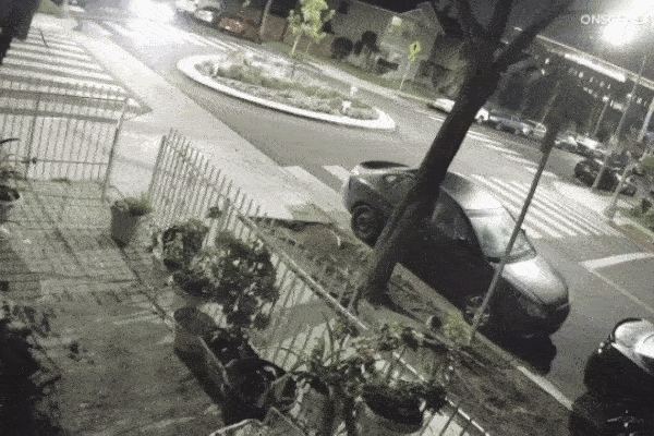 Clip: Nữ tài xế sang đường ẩu, tông ngang xe bản tải-1