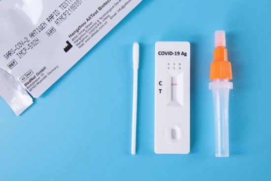Test nhanh COVID: Khi làm cần đặc biệt lưu ý 3 điều sau để kết quả không sai lệch