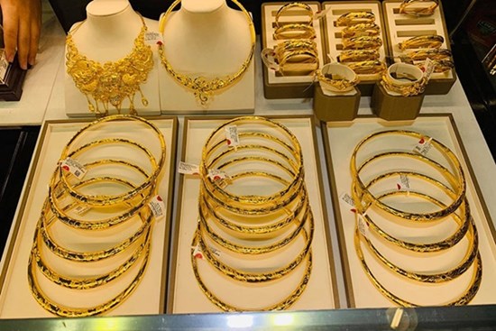 Giá vàng hôm nay 15/1: Tăng nhẹ đều trong những ngày áp Tết