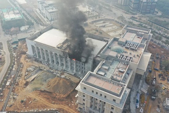 NÓNG: Cháy lớn tại trụ sở Tòa án Nhân dân TP Hà Nội đang xây dựng