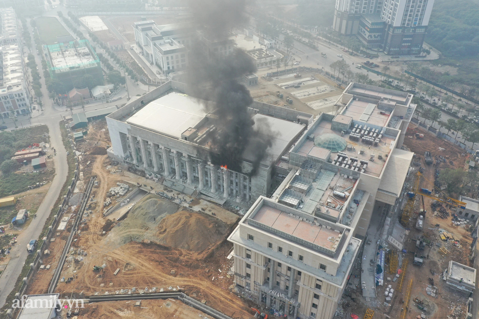 NÓNG: Cháy lớn tại trụ sở Tòa án Nhân dân TP Hà Nội đang xây dựng-2