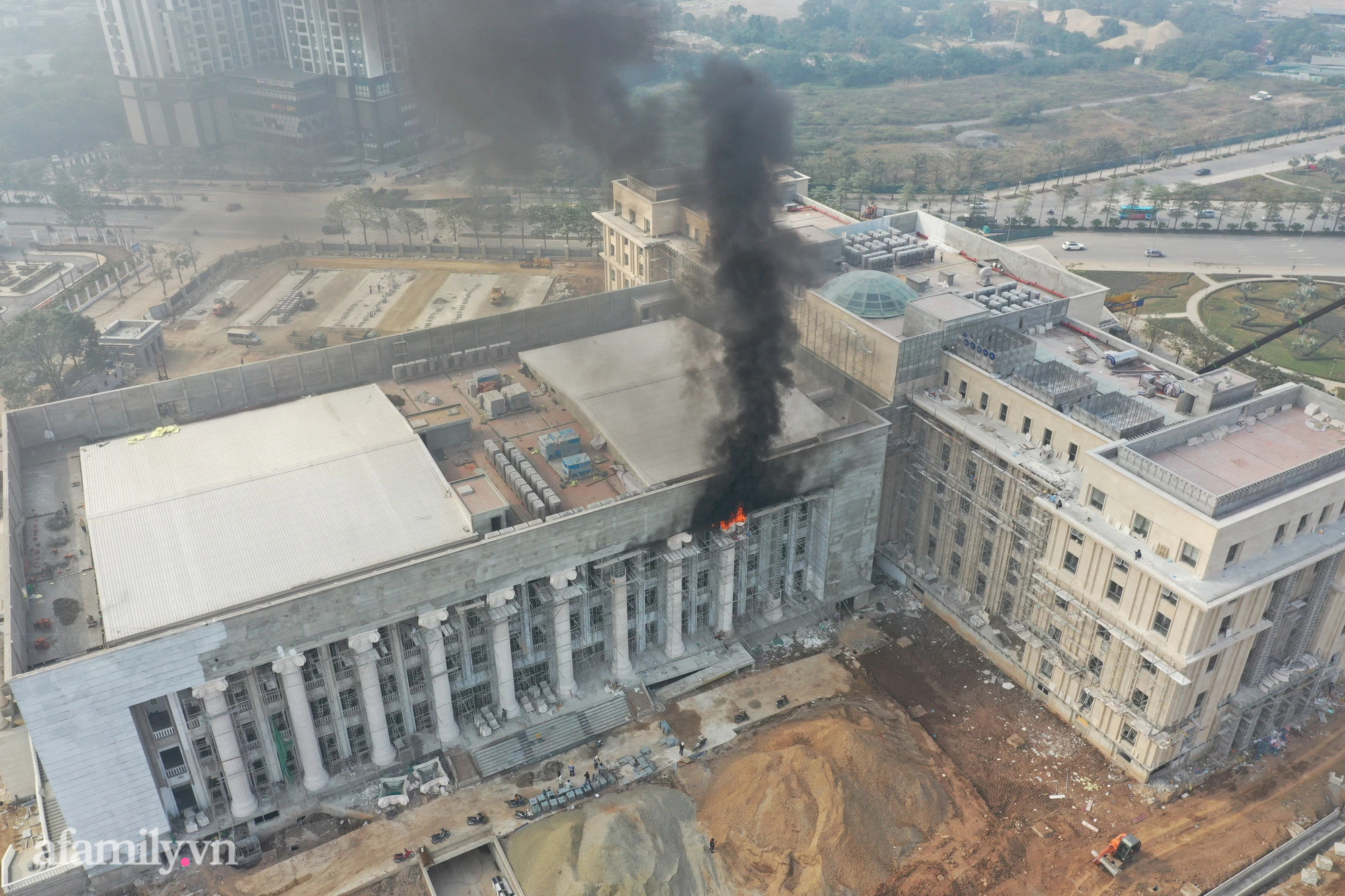 NÓNG: Cháy lớn tại trụ sở Tòa án Nhân dân TP Hà Nội đang xây dựng-1