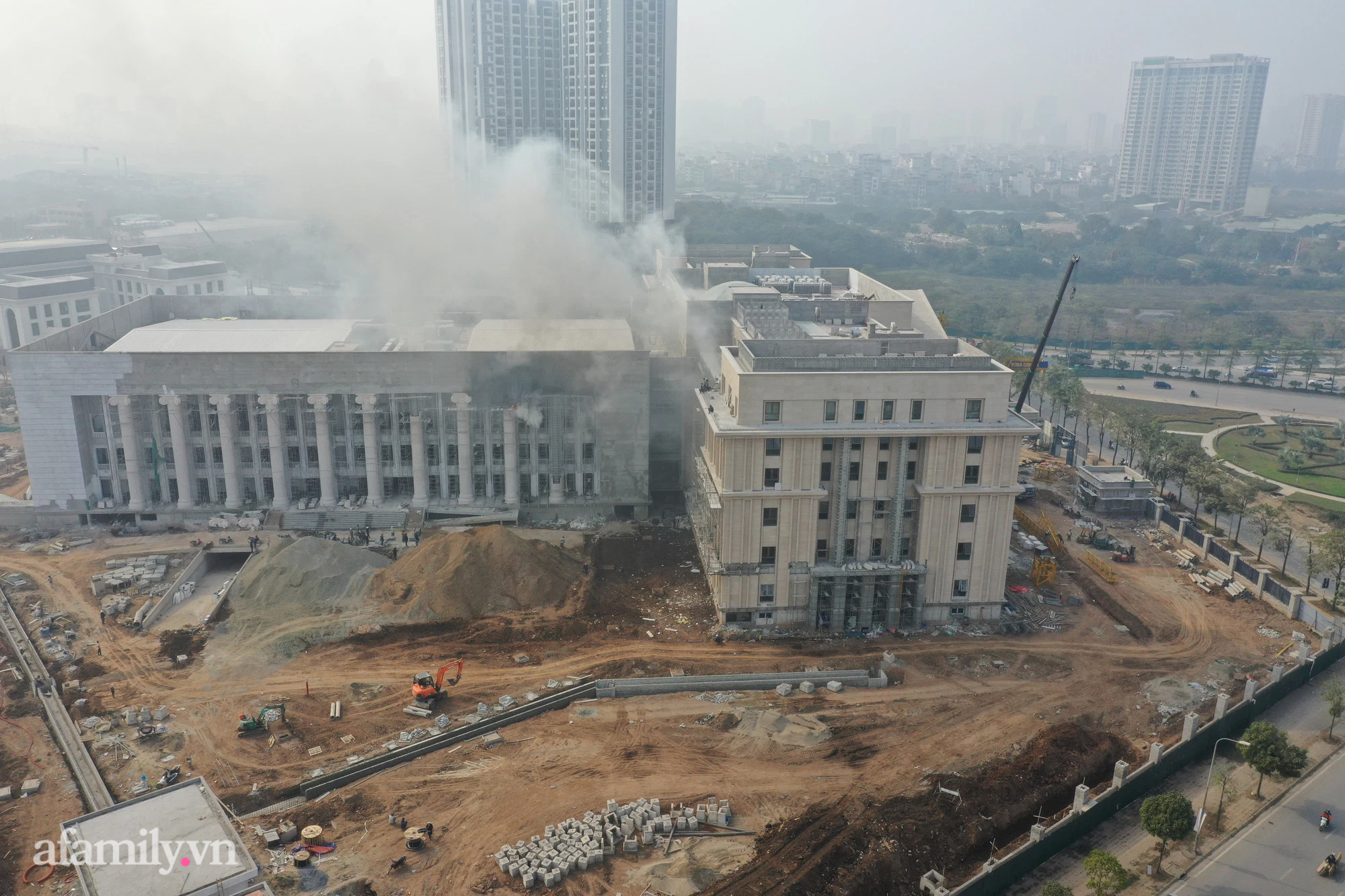 NÓNG: Cháy lớn tại trụ sở Tòa án Nhân dân TP Hà Nội đang xây dựng-3