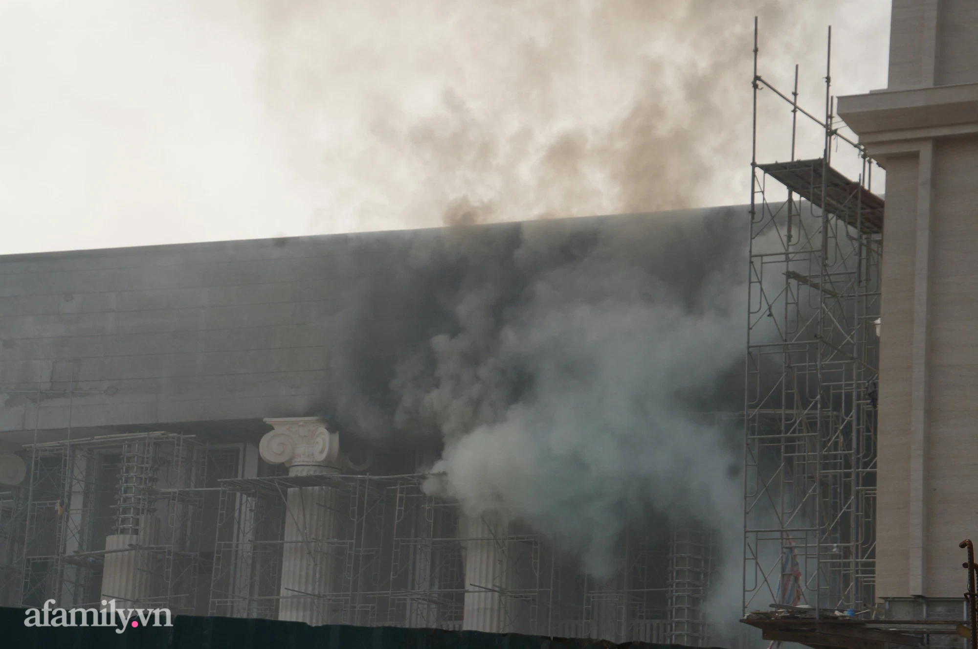 NÓNG: Cháy lớn tại trụ sở Tòa án Nhân dân TP Hà Nội đang xây dựng-5