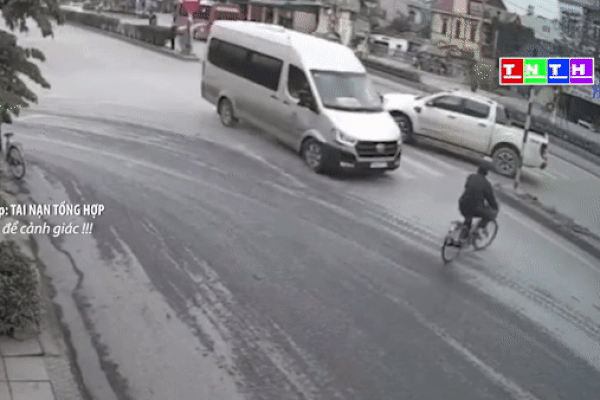 3 giây mắc lỗi sai phổ biến, cụ ông đi xe đạp bị ô tô 16 chỗ húc văng kinh hoàng