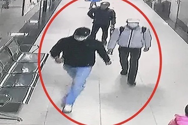 Cặp đôi dàn cảnh đánh ghen để cướp tài sản ở TP.HCM-2