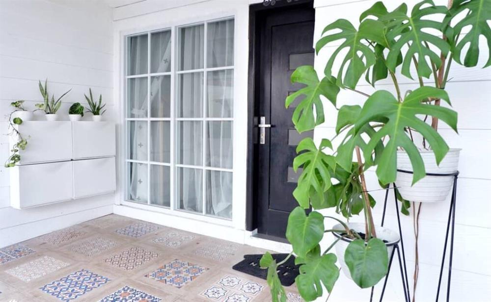 Ý tưởng nhà mini trang trí bằng cây xanh cho không gian sống vừa bình yên vừa râm mát-16