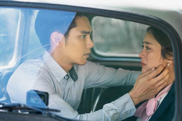 Tò mò với tấm di ảnh bị phủ vải đỏ ở nhà người yêu, tôi vén lên để rồi suýt ngất khi nhìn khuôn mặt ấy-1