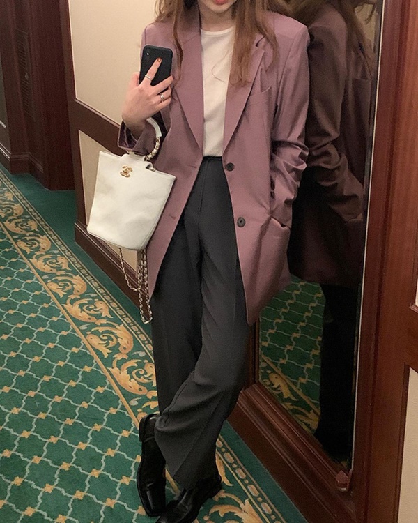 10 cách mặc blazer màu pastel không bị sến, chị em ghim ngay để trông thật tinh tế Tết này-3