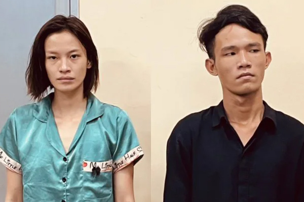 Kinh hoàng clip hai tên cướp áp sát giật túi xách khiến người phụ nữ ngã sấp mặt, nằm bất tỉnh trong đêm-2