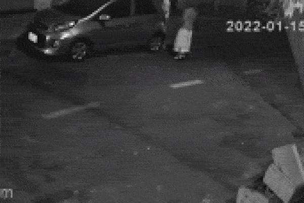 Công an TP.HCM xác định được 2 kẻ giật túi xách khiến cô gái ngã đập đầu xuống đường bất tỉnh-2