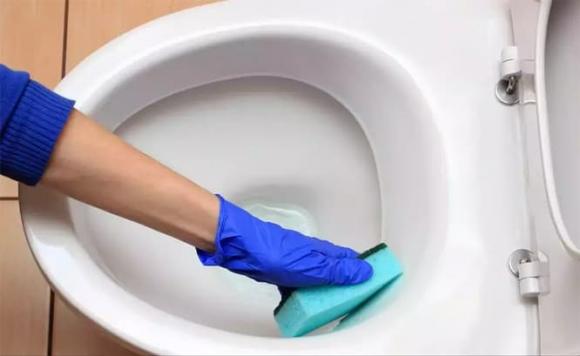 Bỏ một nắm muối ăn vào nhà vệ sinh rất thiết thực, nó tiết kiệm hàng trăm đô la một năm, tất cả những người đã sử dụng đều thấy rất tốt-1