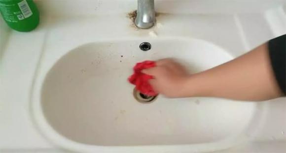 Bỏ một nắm muối ăn vào nhà vệ sinh rất thiết thực, nó tiết kiệm hàng trăm đô la một năm, tất cả những người đã sử dụng đều thấy rất tốt-5