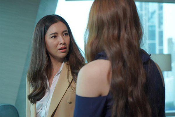 Xem lại video hôm cưới, bất ngờ phát hiện một hành động khó tin của chồng khiến tôi chắc chắn không sai khi lấy anh-6