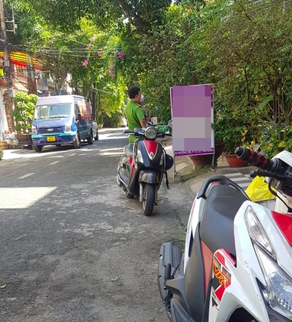 Công an TP.HCM xác định được 2 kẻ giật túi xách khiến cô gái ngã đập đầu xuống đường bất tỉnh-1