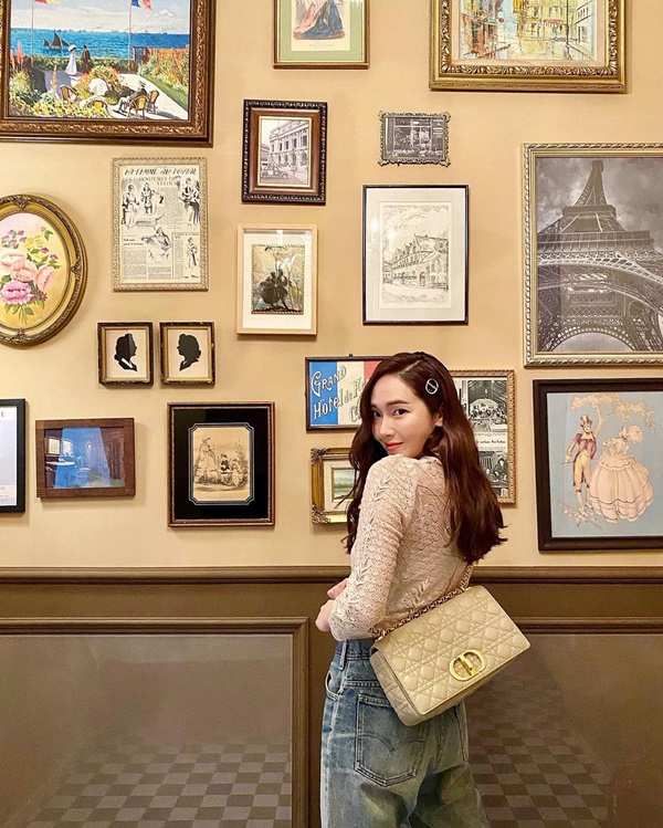 4 màu tóc nhuộm sáng da cho nàng tuổi 35+: Trẻ tới vài tuổi còn giấu tóc bạc cực khéo-4