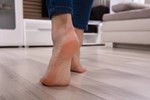 3 đặc điểm xuất hiện trên bàn chân chính là dấu hiệu sống thọ, ngâm chân rất tốt nhưng cảnh báo 4 nhóm người cần tránh làm