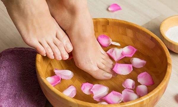 3 đặc điểm xuất hiện trên bàn chân chính là dấu hiệu sống thọ, ngâm chân rất tốt nhưng cảnh báo 4 nhóm người cần tránh làm-4