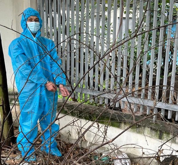 Hà Nội: Tên cướp mắc Covid-19 xông vào nhà, dùng dao khống chế gia chủ Chị bình tĩnh, em là cướp đây-1