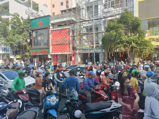 Lan truyền clip Trần My đến thẳng shop của Trang Nemo 3 mặt 1 lời rồi xảy ra xô xát, netizen đòi phạt thật nặng hành vi bạo lực-3