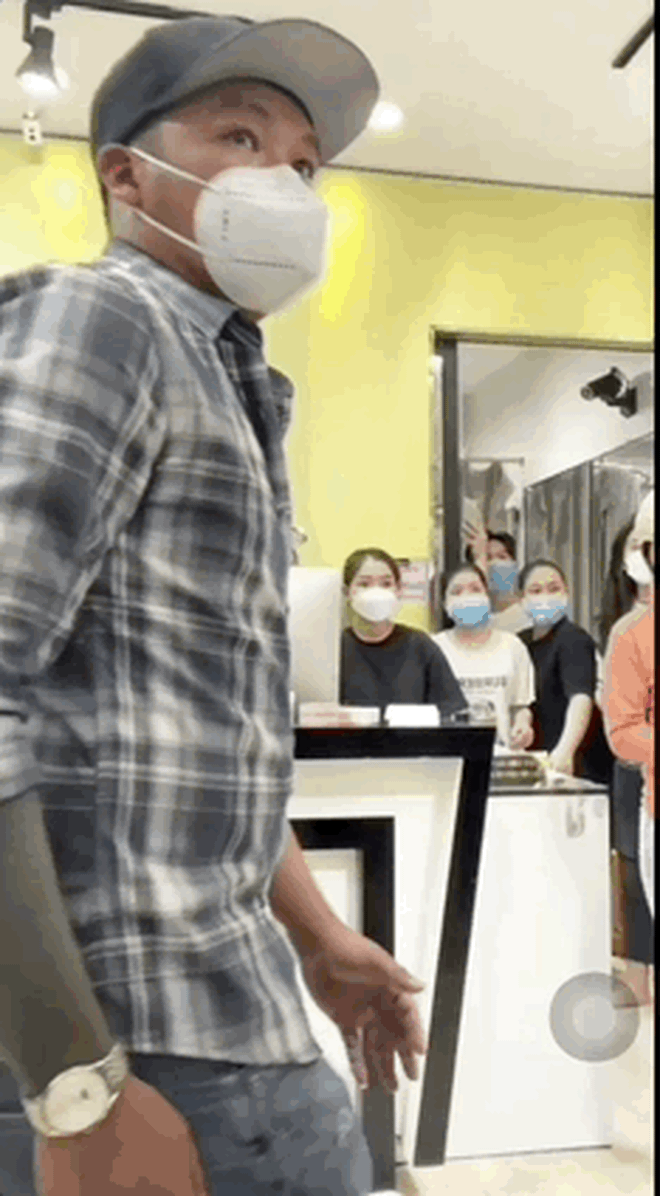 Lan truyền clip Trần My đến thẳng shop của Trang Nemo 3 mặt 1 lời rồi xảy ra xô xát, netizen đòi phạt thật nặng hành vi bạo lực-4