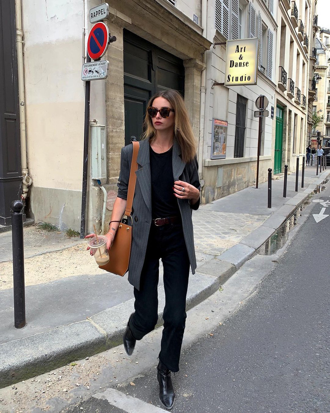 Gái Pháp diện quần đen chuẩn xịn đẹp, ngắm mãi không chán nhờ 13 cách mix khéo léo-5