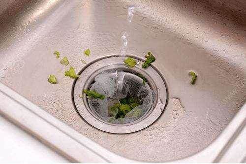 Nếu đường ống thoát nước bị tắc, đừng xả bằng nước nóng! Hãy học mẹo này từ bậc thầy để nhanh chóng hết mùi hôi và tạm biệt tắc ống nhé-5