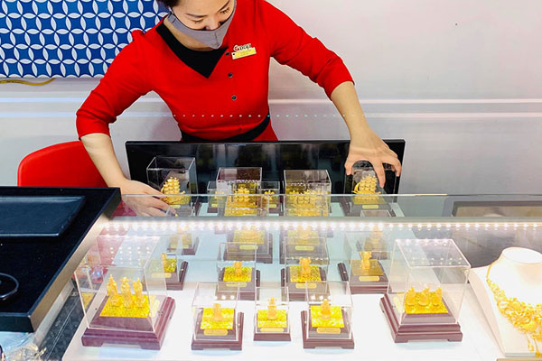 Giá vàng hôm nay 18/1: Áp lực mới không đè nổi vàng tăng giá-2