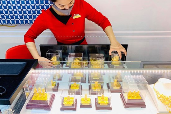 Giá vàng hôm nay 17/1: Chờ tín hiệu tích cực, vàng ít biến động