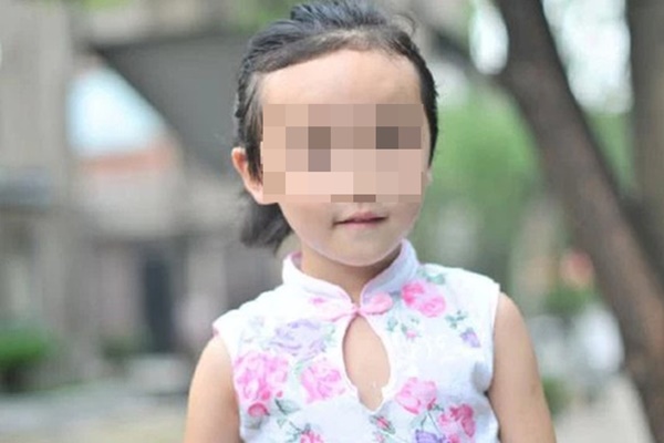 Bé gái học lớp 2 đã có kinh nguyệt, ngực phát triển như người lớn: Tiết lộ 5 nguyên nhân gây dậy thì sớm cho trẻ mà bố mẹ chính là thủ phạm-1