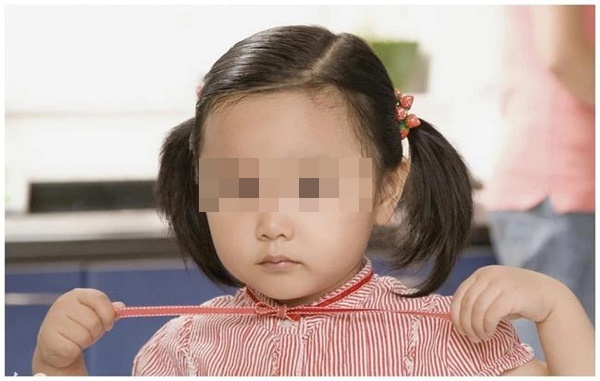 Bé gái học lớp 2 đã có kinh nguyệt, ngực phát triển như người lớn: Tiết lộ 5 nguyên nhân gây dậy thì sớm cho trẻ mà bố mẹ chính là thủ phạm-4