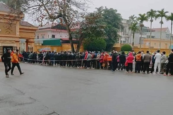 Chợ mạng bán tràn lan pháo hoa Tết-2