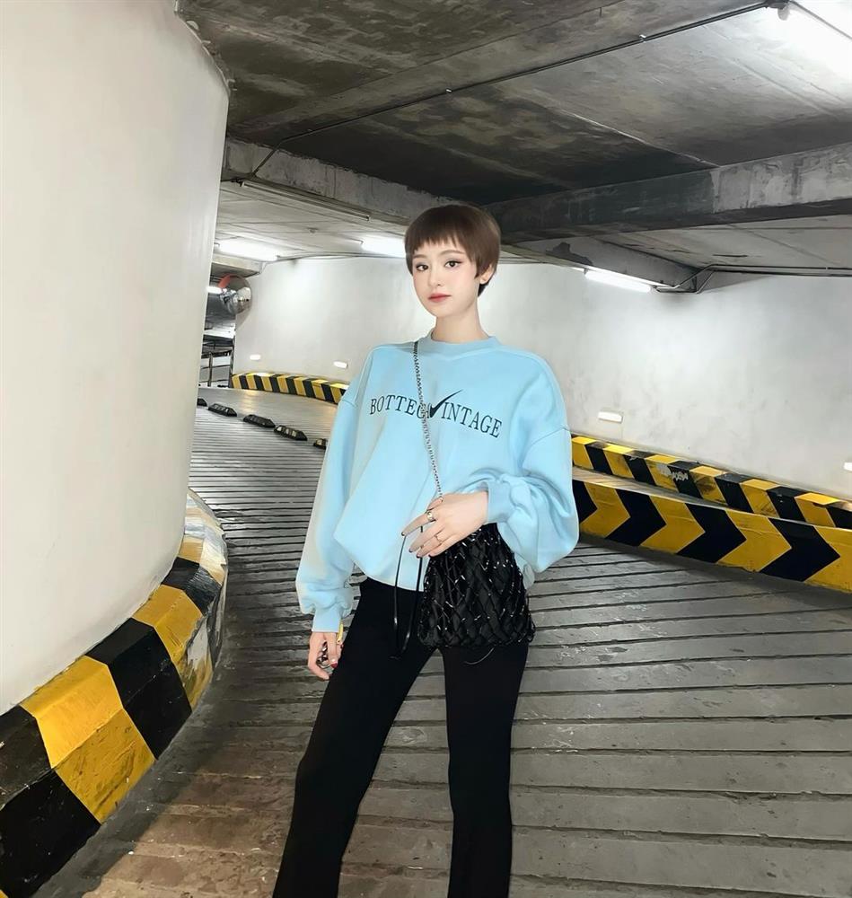 Tóc ngắn cũn nhưng Hiền Hồ vẫn cân được mọi style, kể cả váy vóc bánh bèo chúa-4