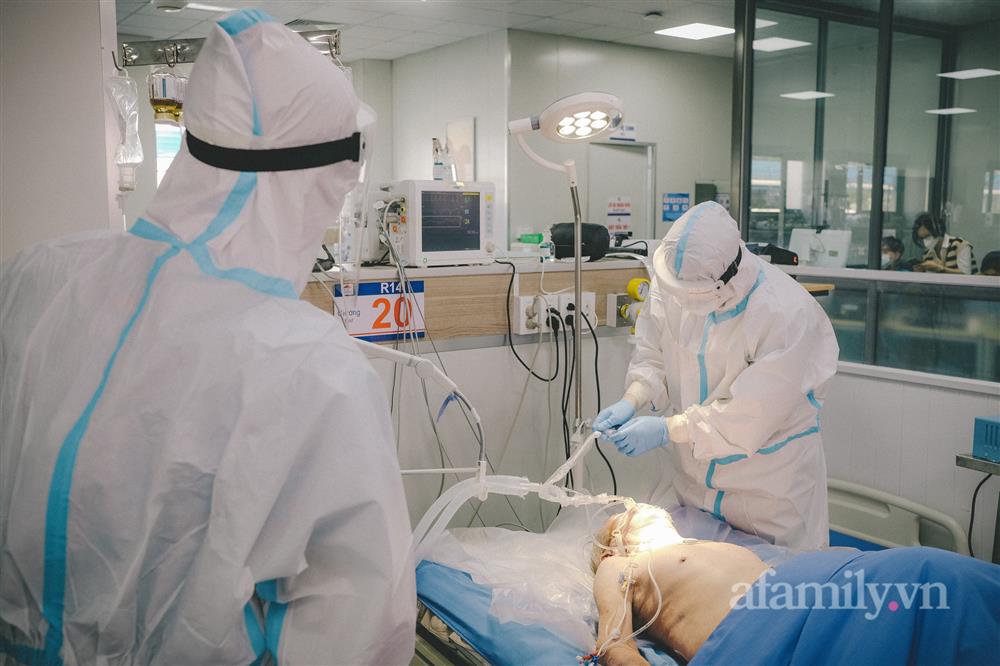 Cận cảnh 30 phút sinh tử mở khí quản cho bệnh nhân COVID-19 nguy kịch tại lá chắn cuối cùng-9
