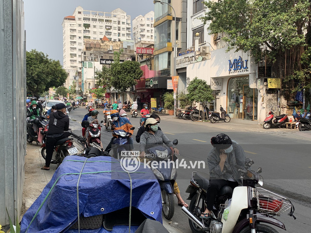 NGAY LÚC NÀY: Dòng người ùn tắc trước shop Trang Nemo, ai cũng nói đến đây chờ xem giải quyết mâu thuẫn-7