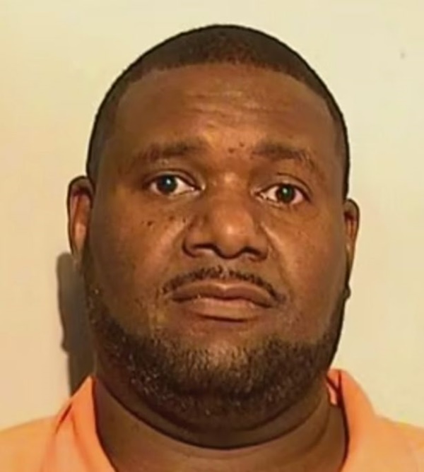 Phát hiện 90 hài cốt hỏa táng trong nhà thờ, lật tẩy việc làm bệnh hoạn của gã cựu giám đốc nhà tang lễ từng bị buộc tội lạm dụng xác chết-2