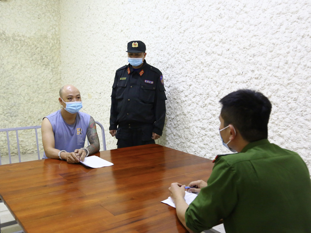 Kẻ sát nhân đặc biệt nguy hiểm lộ diện: Cuộc vây bắt ở bữa tiệc của dân anh chị-2