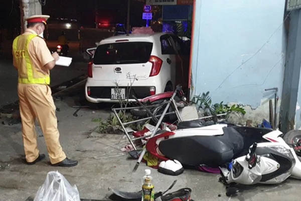 Nhốt 4 người trong nhà vì 2 cháu về từ vùng đỏ: Công khai xin lỗi qua loa truyền thanh-3