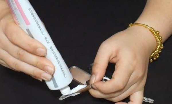 Bôi kem đánh răng lên chìa khóa rất thiết thực, giúp bạn tiết kiệm kha khá tiền mỗi năm-2