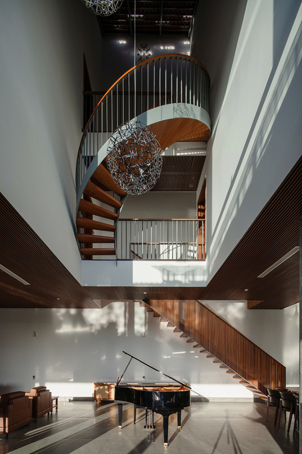 Biệt thự hiện đại 3 tầng có mái gấp độc đáo ở vùng ven Sài Gòn-15