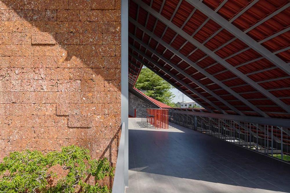 Biệt thự hiện đại 3 tầng có mái gấp độc đáo ở vùng ven Sài Gòn-17