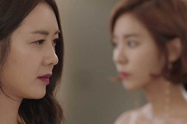 Cậy có công việc ổn định nên chị dâu suốt ngày nạt nộ mẹ tôi, đến khi anh trai nói ra số tiền chị kiếm được thì cả nhà nóng mặt-1