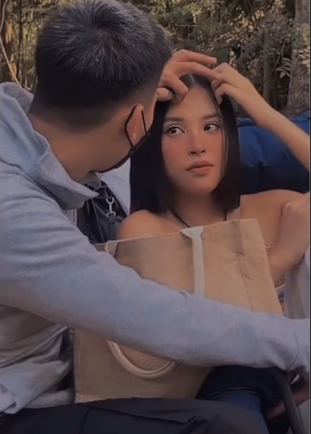 Xôn xao clip Tiểu Vy thân mật bên trai lạ: Đàng ấy công khai vuốt tóc, thể hiện tình cảm cực khéo với nàng hậu-1
