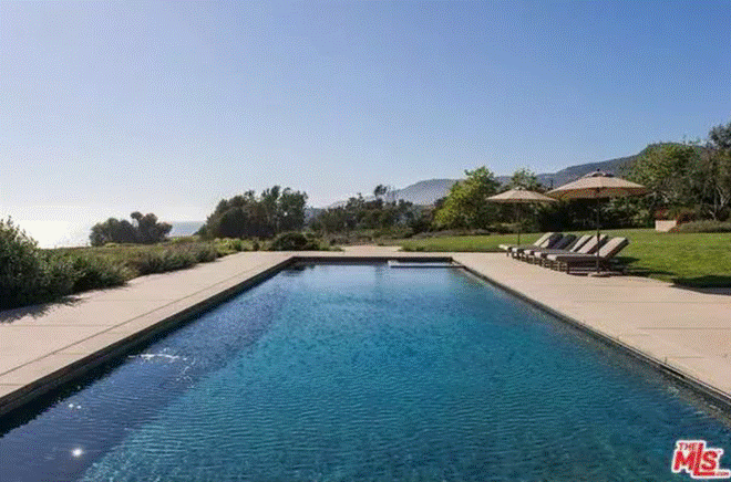 Choáng váng với dinh thự 22,5 triệu đô của Lady Gaga: Có hồ bơi nước mặn vô cực nhưng sốc nhất là trang trại nuôi ngựa lớn-11