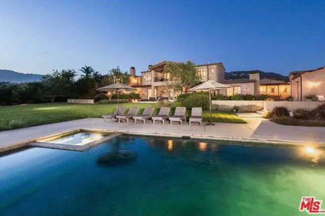 Choáng váng với dinh thự 22,5 triệu đô của Lady Gaga: Có hồ bơi nước mặn vô cực nhưng sốc nhất là trang trại nuôi ngựa lớn-12