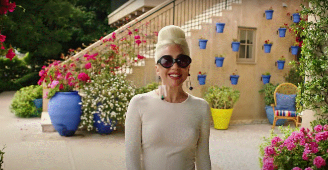 Choáng váng với dinh thự 22,5 triệu đô của Lady Gaga: Có hồ bơi nước mặn vô cực nhưng sốc nhất là trang trại nuôi ngựa lớn-13