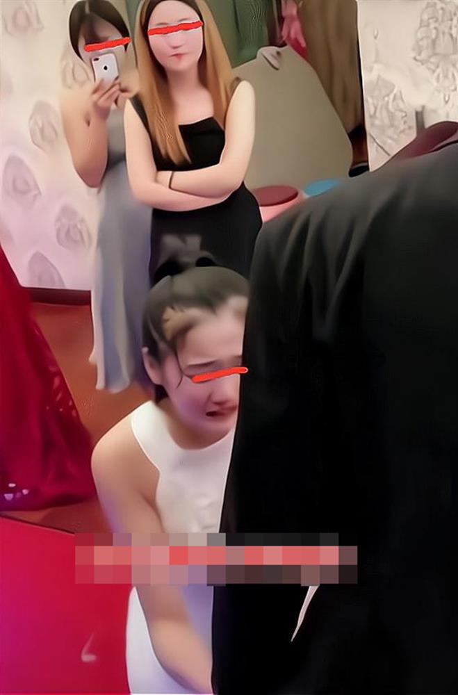 Chú rể đẩy bạn gái cũ ngã trong hôn lễ, biết nguyên nhân không ai dám trách-1