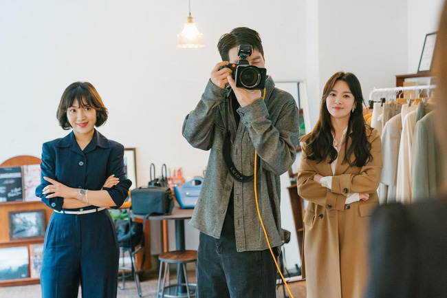 Trên phim, Song Hye Kyo diện áo khoác dáng dài đẹp không trượt set nào-1