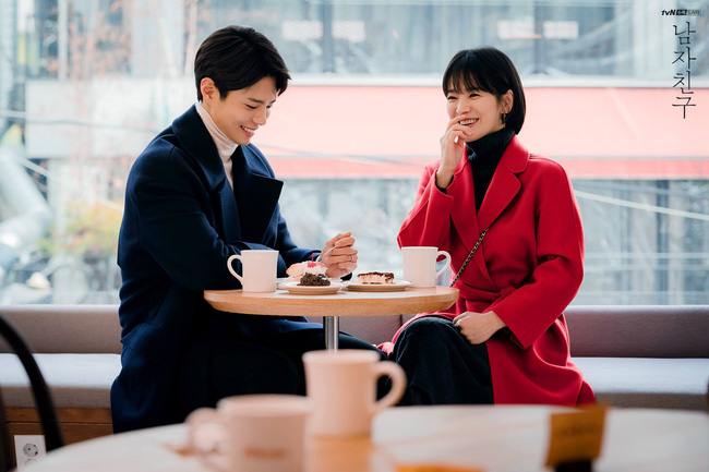 Trên phim, Song Hye Kyo diện áo khoác dáng dài đẹp không trượt set nào-10
